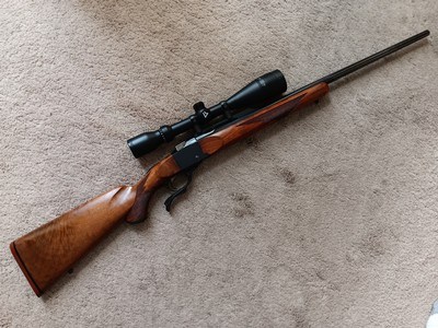 Ruger No.1B, Rare .222 cal. Early 1968 MFG. Red pad. Beautiful wood! With scope!