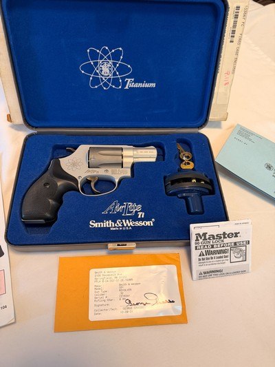Smith & Wesson .32 Cal Titanium Air Lite 6 shot Revolver. New in Box - Image 1 of 9