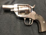 Ruger New Vaquero .357 MAGNUM Stainless - 5 of 15