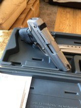 Ruger P93DAO , 9MM STAINLESS 15 ROUND VERY NICE - 4 of 10