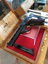 HIGH STANDARD VICTOR .22 & .22 SHORT WITH CONVERSION KIT , EXCELLENT , 2 MAGS - 4 of 15