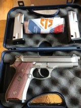 BERETTA 92FS-CAL 9MM STAINLESS , WOOD GRIPS , 3 MAGS EXCELLENT - 4 of 12