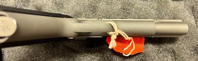 NEW IN BOX COLT 1911 SERIES 80 STAINLESS STEEL SUPER 38 AUTO PISTOL TWO FACTORY MAGS UNFIRED BUILT IN 2006 - Image 4 of 8
