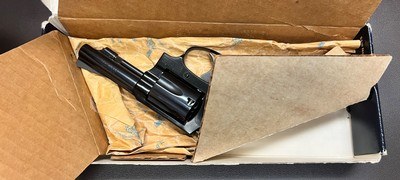 S&W MODEL 37 CHIEFS SPECIAL AIRWEIGHT 38 SPECIAL 3” BARREL EXCELLENT/NEW IN BOX BUILT IN 1982 - Image 7 of 7
