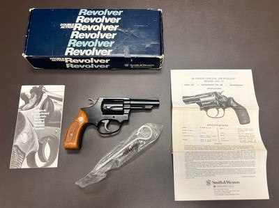 S&W MODEL 37 CHIEFS SPECIAL AIRWEIGHT 38 SPECIAL 3” BARREL EXCELLENT/NEW IN BOX BUILT IN 1982