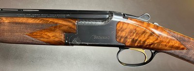 SCARCE BROWNING B125 SUPERLIGHT 20GA 26” IC/M ENGRAVED BY AUGUSTE POES STUNNING WOOD 5LBS 13OZ CLASSIC O/U UPLAND GUN - Image 2 of 22