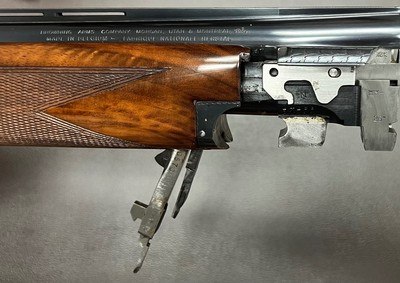 SCARCE BROWNING B125 SUPERLIGHT 20GA 26” IC/M ENGRAVED BY AUGUSTE POES STUNNING WOOD 5LBS 13OZ CLASSIC O/U UPLAND GUN - Image 21 of 22