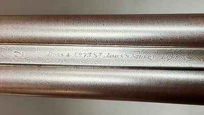 BOSS & CO 12 BORE HAMMERGUN 29 3/4” CYL/IC FINE DAMASCUS BARRELS NICLEY FIGURED WOOD WITH IDEAL MODERN DIMENSIONS CASED ORIGINALLY BUILT IN 1862 - Image 5 of 23
