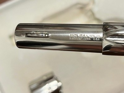 PRESENTATION CASED 3RD GEN COLT SAA SHERIFFS MODEL DUAL CYLINDER .44 SPECIAL/.44-40 UNFIRED AS NEW CONDITION - Image 6 of 11