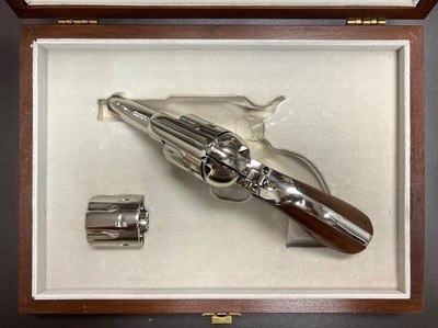 PRESENTATION CASED 3RD GEN COLT SAA SHERIFFS MODEL DUAL CYLINDER .44 SPECIAL/.44-40 UNFIRED AS NEW CONDITION - Image 3 of 11
