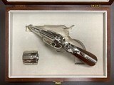 PRESENTATION CASED 3RD GEN COLT SAA SHERIFFS MODEL DUAL CYLINDER .44 SPECIAL/.44-40 UNFIRED AS NEW CONDITION - Image 3 of 11