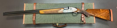 CHARLES DALY LIGHTWEIGHT 28GA O/U 26 1/4” IC/IM BARRELS 5LBS 8OZ FIGURED WOOD STUNNING SMALLBORE FRENCH FITTED CASE BUILT IN 1950 - Image 4 of 25