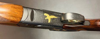 CAESAR GUERINI MAGNUS LIGHT 12GA 26” BARRELS GOLD GAME SCENE & SCROLL ENGRAVED ACTION 6LBS 2OZ STUNNING LIGHTWEIGHT O/U CASED BUILT IN 2007 - Image 6 of 23