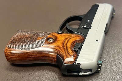 SIG SAUER P239 SAS CUSTOM SHOP THREE BARREL SET .40 S&W/9 MM/.357 SIG TWO MAGAZINES FOR EACH CALIBER DAK TRIGGER ORIGINAL BOX WITH ALL ACCESSORIES - Image 7 of 8