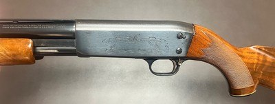 ITHACA M37 20GA FEATHERLIGHT DELUXE SUPREME TWO BARREL SET 24” IC & 26” SLUG BARREL STUNNING HAND CHECKERED WOOD FINE ORIGINAL CONDITION BUILT 1972 - Image 3 of 20