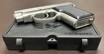 RARE AMT BACKUP LARGE FRAME 9MM (9X19) PISTOL 6+1 CAPACITY EXCELLENT CONDITION WITH BOX & TWO MAGAZINES - Image 4 of 7