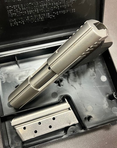 RARE AMT BACKUP LARGE FRAME 9MM (9X19) PISTOL 6+1 CAPACITY EXCELLENT CONDITION WITH BOX & TWO MAGAZINES - Image 3 of 7