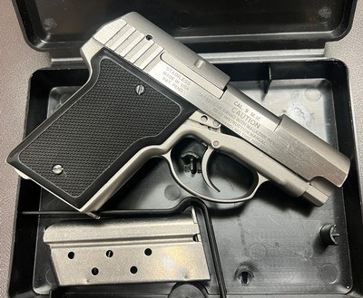 RARE AMT BACKUP LARGE FRAME 9MM (9X19) PISTOL 6+1 CAPACITY EXCELLENT CONDITION WITH BOX & TWO MAGAZINES - Image 2 of 7