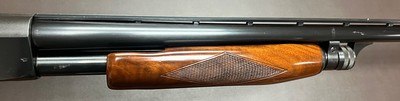 ITHACA M37 20GA FEATHERLIGHT DELUXE SUPREME TWO BARREL SET 26” IC/26” MOD VENT RIB BARRELS STUNNING WOOD FINE ORIGINAL CONDITION BUILT IN 1968 - Image 12 of 20