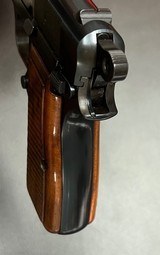 PRISTINE ORIGINAL CONDITION BROWNING HI POWER T SERIES 9MM PISTOL THREE MAGAZINES, ORIGINAL POUCH, & OWNERS MANUAL BUILT IN 1969 - Image 4 of 9