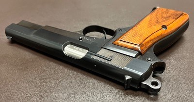 PRISTINE ORIGINAL CONDITION BROWNING HI POWER T SERIES 9MM PISTOL THREE MAGAZINES, ORIGINAL POUCH, & OWNERS MANUAL BUILT IN 1969 - Image 8 of 9