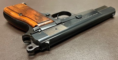 PRISTINE ORIGINAL CONDITION BROWNING HI POWER T SERIES 9MM PISTOL THREE MAGAZINES, ORIGINAL POUCH, & OWNERS MANUAL BUILT IN 1969 - Image 7 of 9
