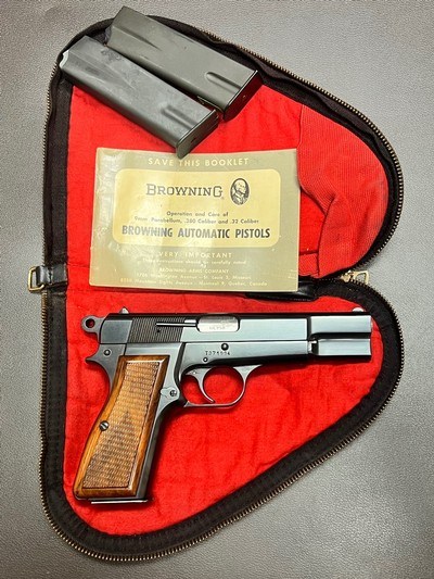 PRISTINE ORIGINAL CONDITION BROWNING HI POWER T SERIES 9MM PISTOL THREE MAGAZINES, ORIGINAL POUCH, & OWNERS MANUAL BUILT IN 1969 - Image 1 of 9