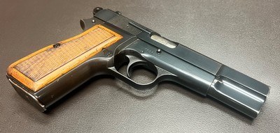T SERIES BROWNING HI POWER 9MM PISTOL 4.65” BARREL EXCELLENT BORE TWO MAGAZINES FINE ORIGINAL CONDITION BUILT IN 1967 - Image 3 of 7