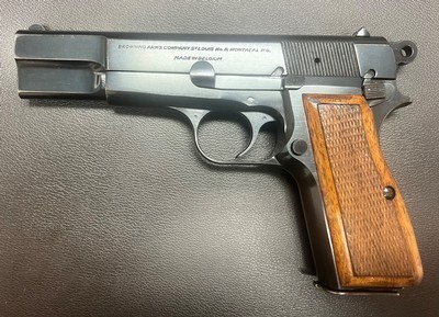 T SERIES BROWNING HI POWER 9MM PISTOL 4.65” BARREL EXCELLENT BORE TWO MAGAZINES FINE ORIGINAL CONDITION BUILT IN 1967 - Image 2 of 7