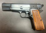 T SERIES BROWNING HI POWER 9MM PISTOL 4.65” BARREL EXCELLENT BORE TWO MAGAZINES FINE ORIGINAL CONDITION BUILT IN 1967 - Image 2 of 7