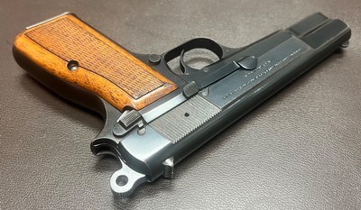 T SERIES BROWNING HI POWER 9MM PISTOL 4.65” BARREL EXCELLENT BORE TWO MAGAZINES FINE ORIGINAL CONDITION BUILT IN 1967 - Image 5 of 7
