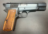 T SERIES BROWNING HI POWER 9MM PISTOL 4.65” BARREL EXCELLENT BORE TWO MAGAZINES FINE ORIGINAL CONDITION BUILT IN 1967 - Image 1 of 7