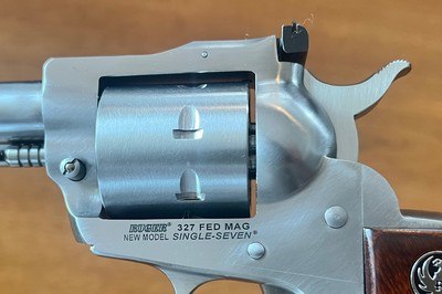 LIPSEYS EXCLUSIVE RUGER SINGLE SEVEN STAINLESS .327 FEDERAL MAGNUM 7.5” BARREL EXCELLENT CONDITION WITH BOX & PAPERWORK BUILT IN 2018 - Image 7 of 9