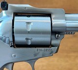 LIPSEYS EXCLUSIVE RUGER SINGLE SEVEN STAINLESS .327 FEDERAL MAGNUM 7.5” BARREL EXCELLENT CONDITION WITH BOX & PAPERWORK BUILT IN 2018 - Image 8 of 9