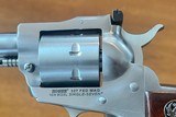 LIPSEYS EXCLUSIVE RUGER SINGLE SEVEN STAINLESS .327 FEDERAL MAGNUM 7.5” BARREL EXCELLENT CONDITION WITH BOX & PAPERWORK BUILT IN 2018 - Image 7 of 9