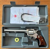 LIPSEYS EXCLUSIVE RUGER SINGLE SEVEN STAINLESS .327 FEDERAL MAGNUM 7.5” BARREL EXCELLENT CONDITION WITH BOX & PAPERWORK BUILT IN 2018 - Image 1 of 9
