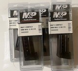 Smith & Wesson S&W M&P 9mm 12 Round Magazine with Finger Rest base plate