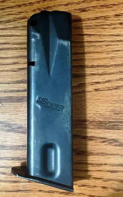 Sig Sauer P226 9mm 15 Round Factory Magazine - Several magazines are avalable