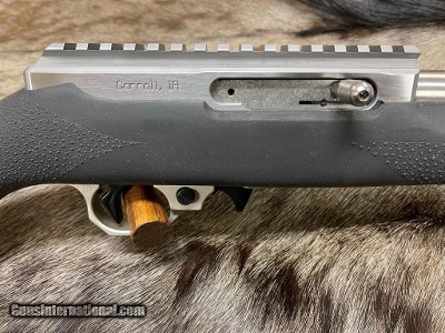 NEW VOLQUARTSEN CUSTOM DELUXE 17 HMR RIFLE, HOGUE RUBBER STOCK VCD-HMR-H - LAYAWAY AVAILABLE