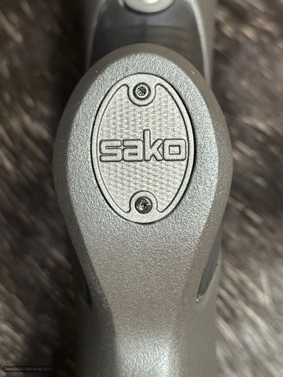 FREE SAFARI, NEW SAKO OF FINLAND 85 FINNLIGHT II 7MM REM MAG RIFLE 24