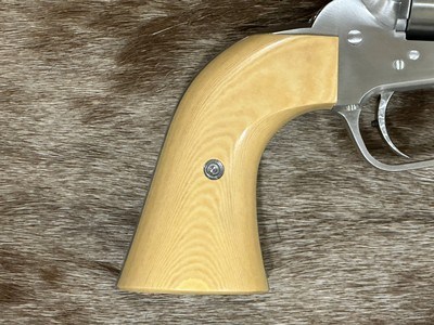 NEW FREEDOM ARMS MODEL 97 PREMIER GRADE 22LR 5.5