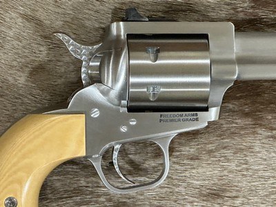 NEW FREEDOM ARMS MODEL 97 PREMIER GRADE 17HMR 7.5