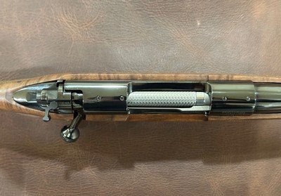 NEW WINCHESTER MODEL 70 SUPER GRADE 7mm REMINGTON MAGNUM 26