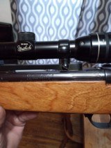 Take a look at this 1976 made unfired weatherby mark v deluxe in 300 weatherby magnum they don't get any nicer !!!!!! - 6 of 14