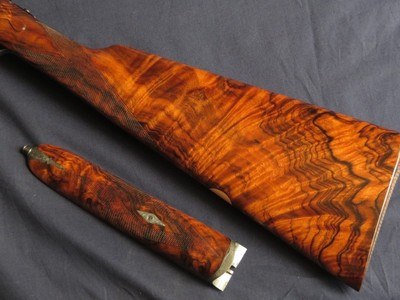 Holland & Holland Royal 16 Bore Sidelock Ejector with Spectacular Wood – 2-3/4” Cartridges – Long Length of Pull - Image 6 of 13