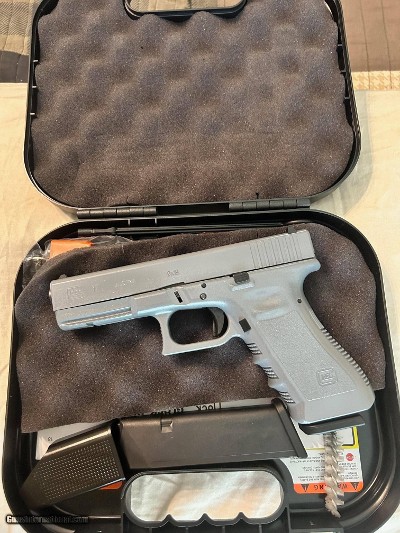 Glock PI1750204 G17 Gen3 9mm Luger Caliber with 4.49" Barrel, 17+1, Grey Cerakote - NIB