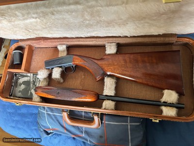 Early 1957 Browning SA-22 Takedown w/Wheel Sight 22 Lr Pre-letter prefix w/Browning Hard Case - Excellent Condition