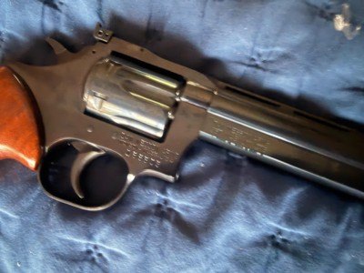 Dan Wesson 15-2 Revolver 6