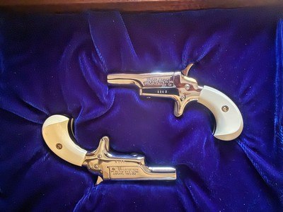 Rare 1961 Colt No 4 Deringers 22 Short Matching Set Consecutive Serial Numbers in Colt Display Box - LNIB - Image 2 of 6