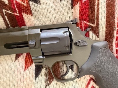 2020 Taurus Ragging Hunter 44 Mag Green/Blue Revolver 8 1/2" Barrel - LNIB - Image 7 of 12